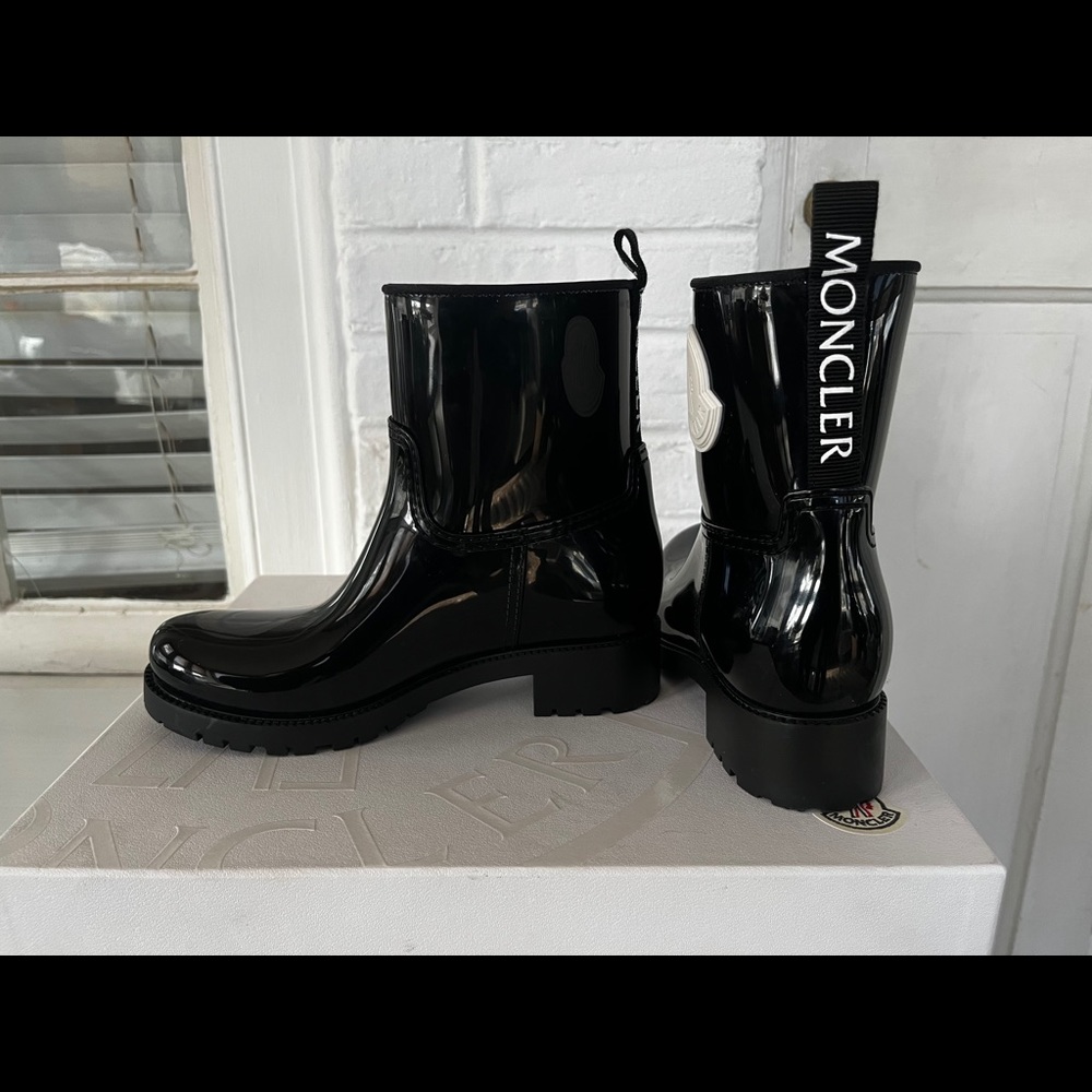 Moncler Ginette Stivale women’s boot size US 6.5 EU 37